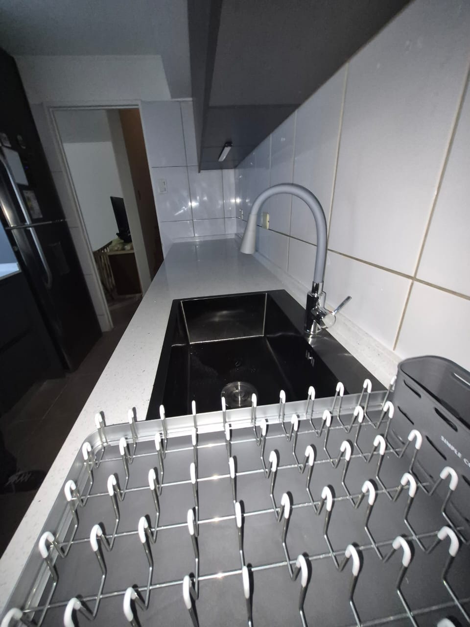 Cocina después de la remodelación, mismo ángulo